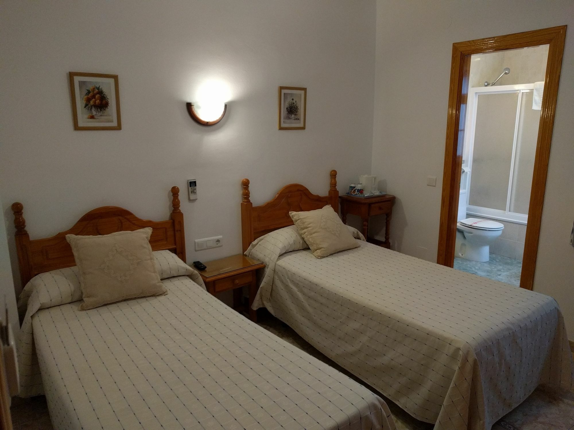 Hostal Andalucia Nerja Luaran gambar